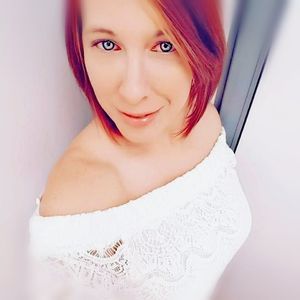 Meet your Posher, Dee